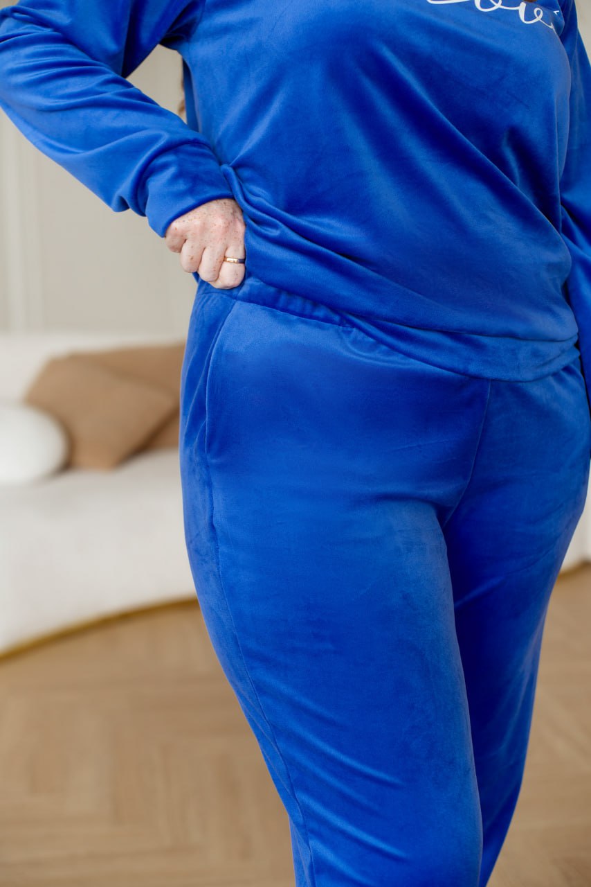 Комплект домашнього одягу: светр вільного крою з велюрового трикотажу та спортивні штани, великі розміри