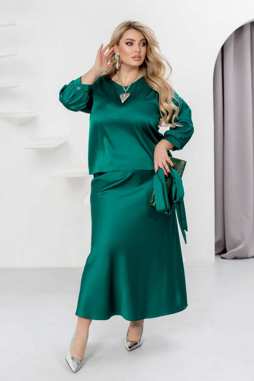 Wieczorowy damski garnitur z bluzką i spódnicą, opadające ramiona, szeroka sylwetka, jedwab, nieelastyczny, duży rozmiar