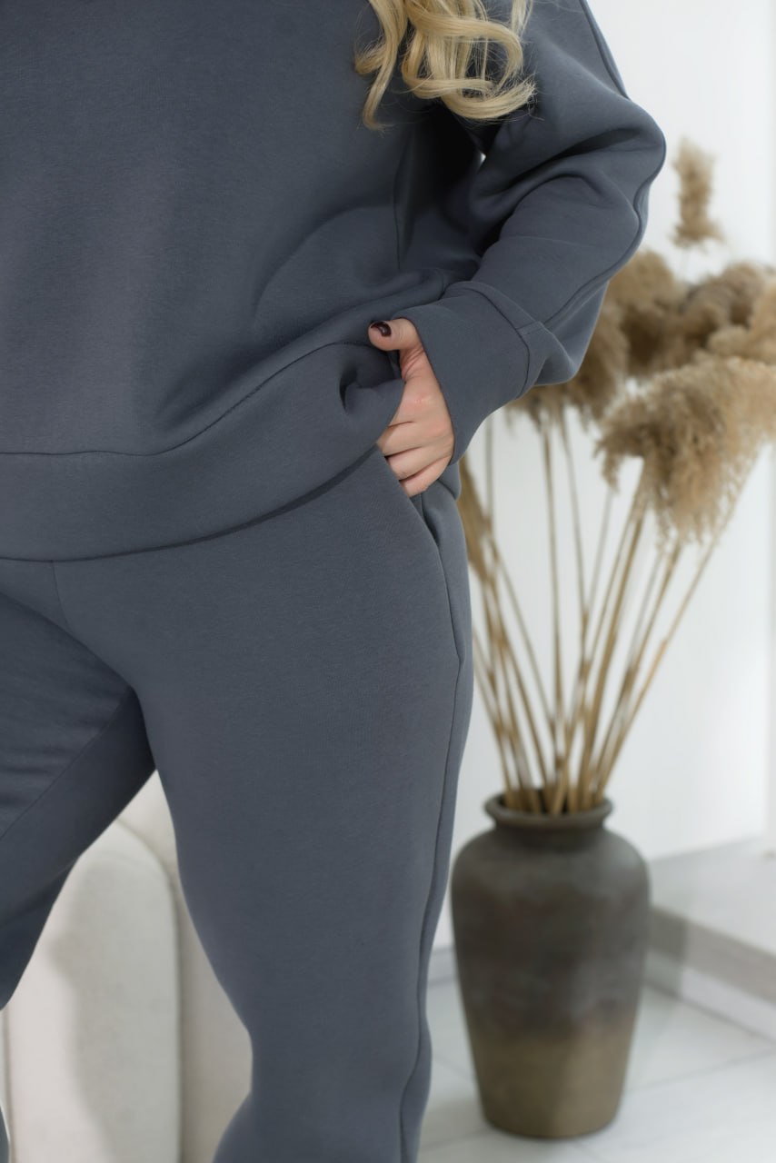 Garnitury casualowe proste, trzynitkowe, polarowe, z kapturem, duże rozmiary 