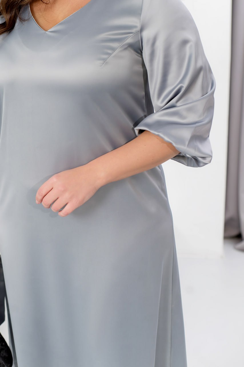 Jedwabna sukienka maxi z dekoltem w serek, rękawami trzy czwarte, kopertowym krojem i dużym rozmiarem