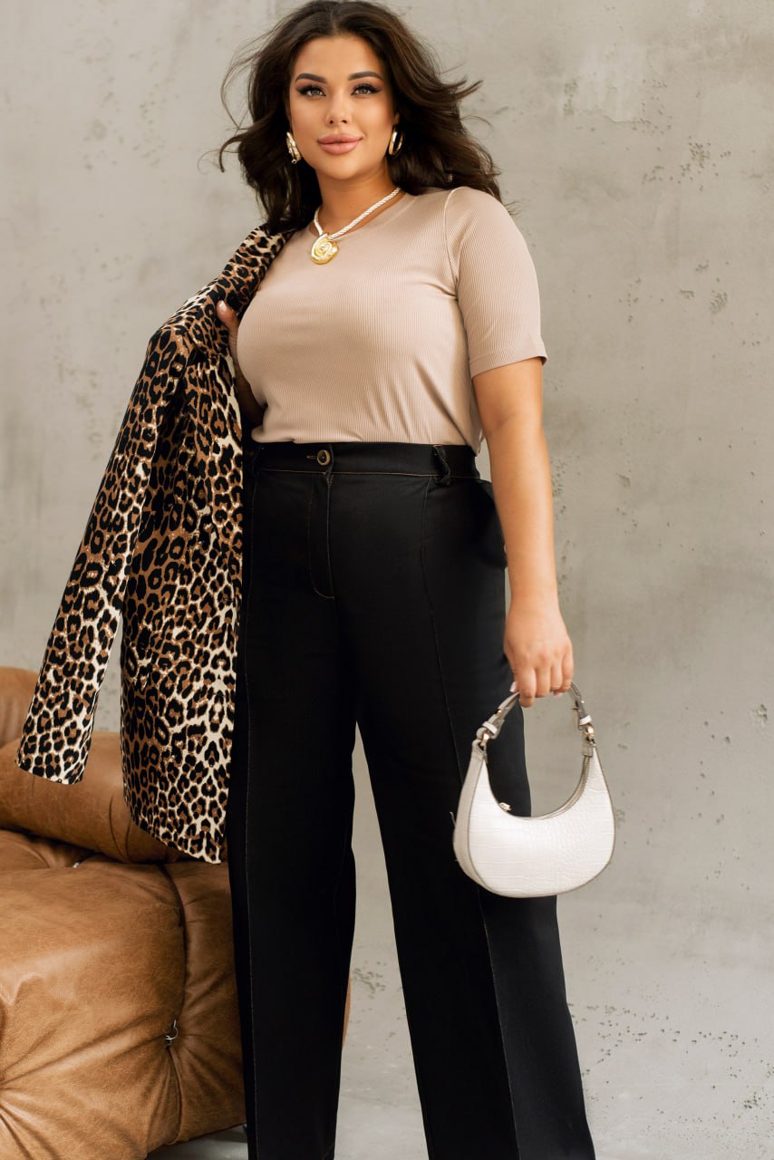 Women's Loose Fit Wide-Leg Jeans with Decorative Stitching