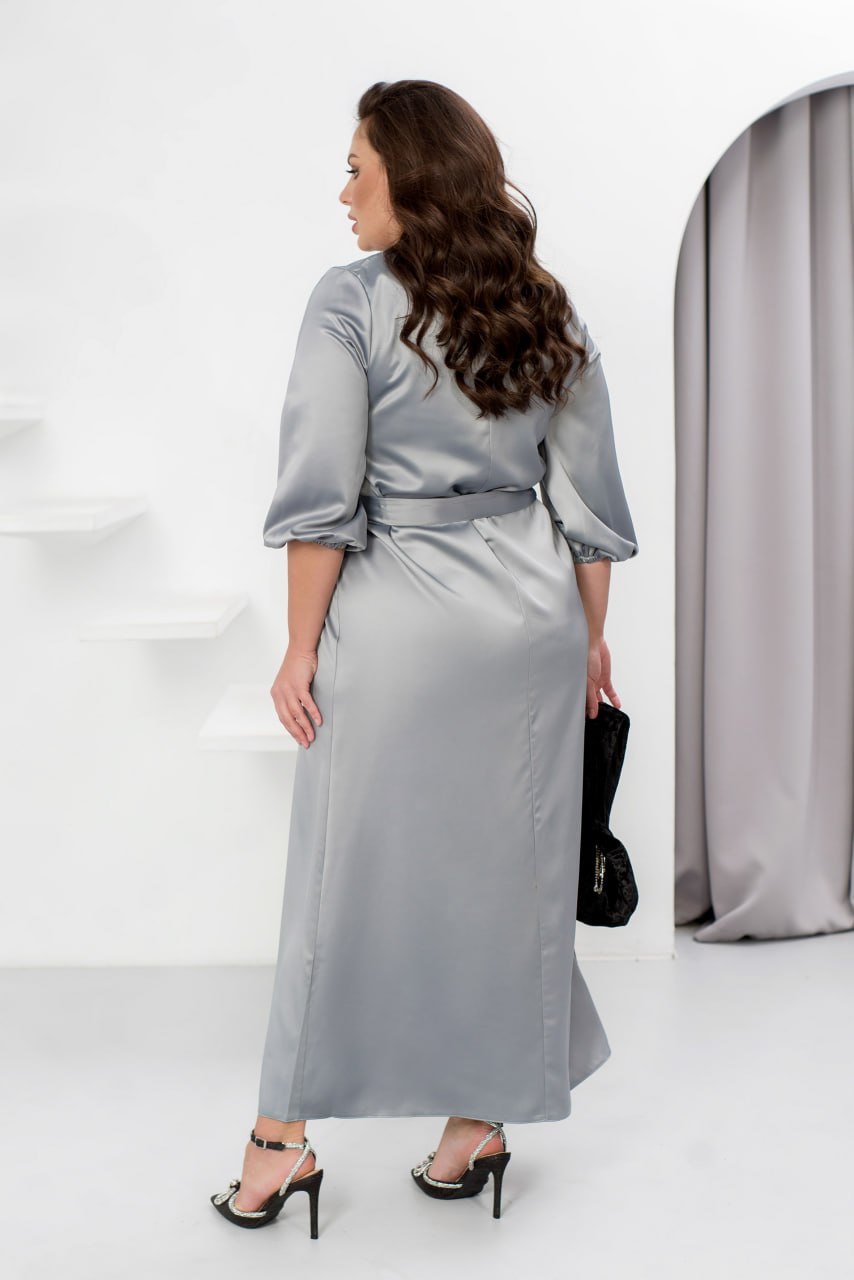 Jedwabna sukienka maxi z dekoltem w serek, rękawami trzy czwarte, kopertowym krojem i dużym rozmiarem