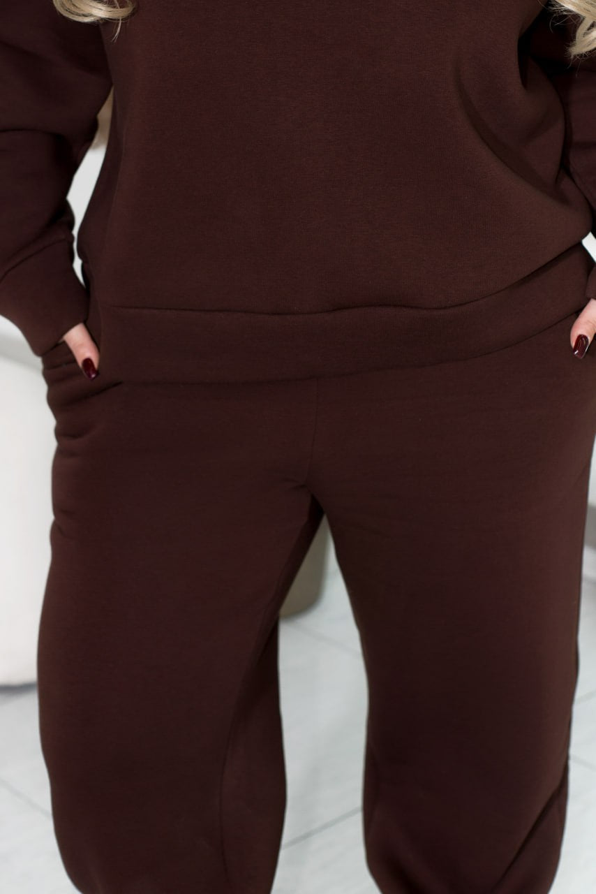 Garnitury casualowe proste, trzynitkowe, polarowe, z kapturem, duże rozmiary 