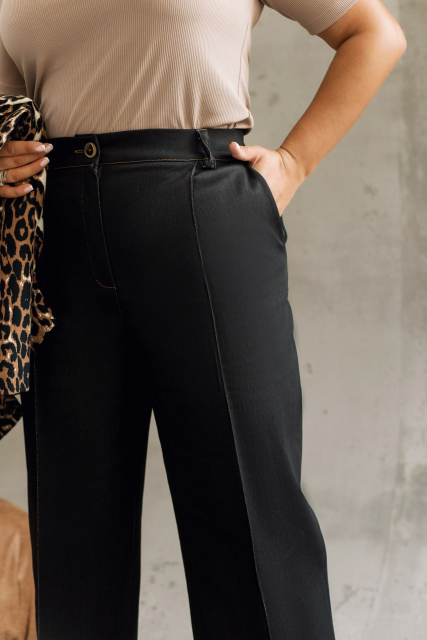 Women's Loose Fit Wide-Leg Jeans with Decorative Stitching