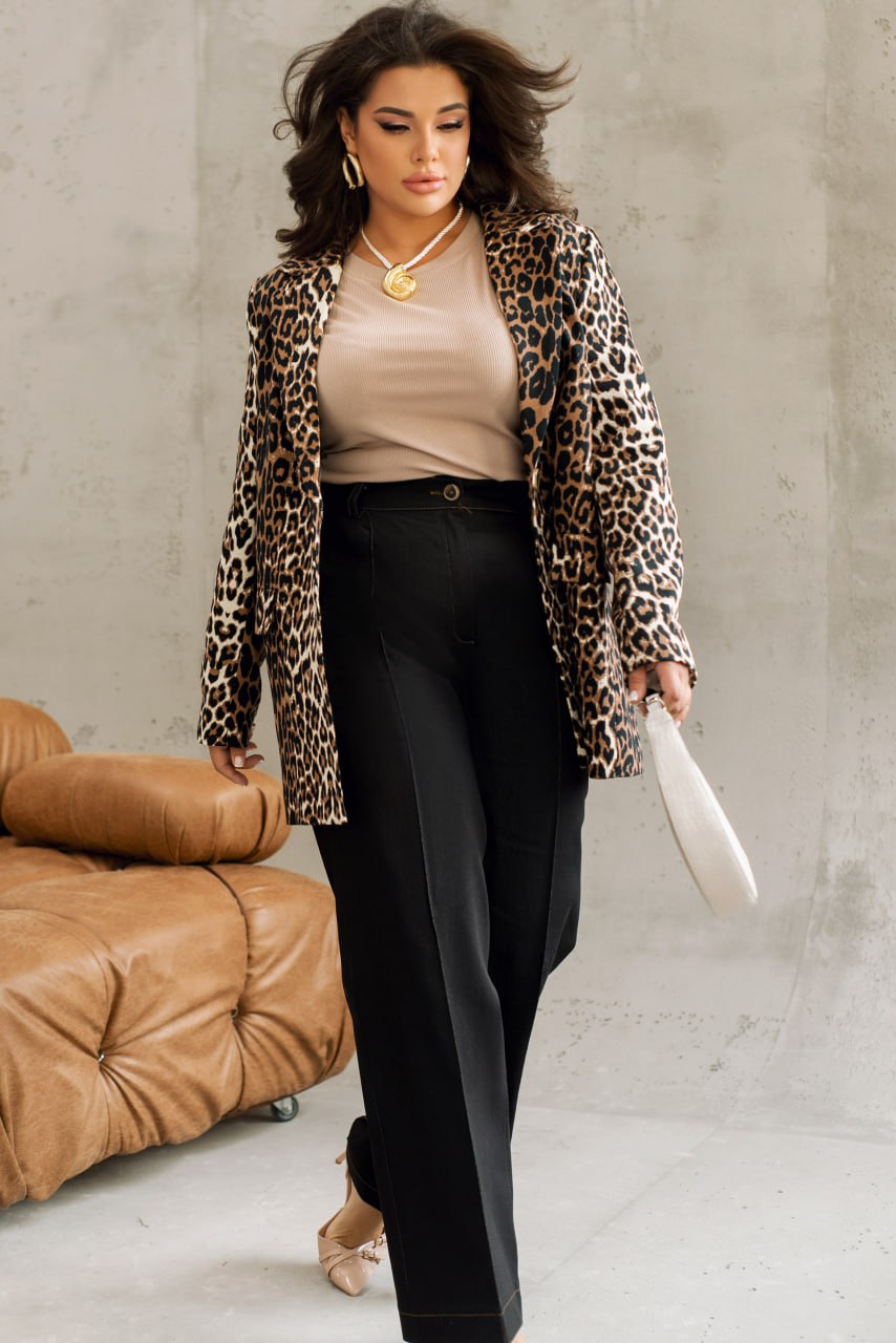 Women's Loose Fit Wide-Leg Jeans with Decorative Stitching