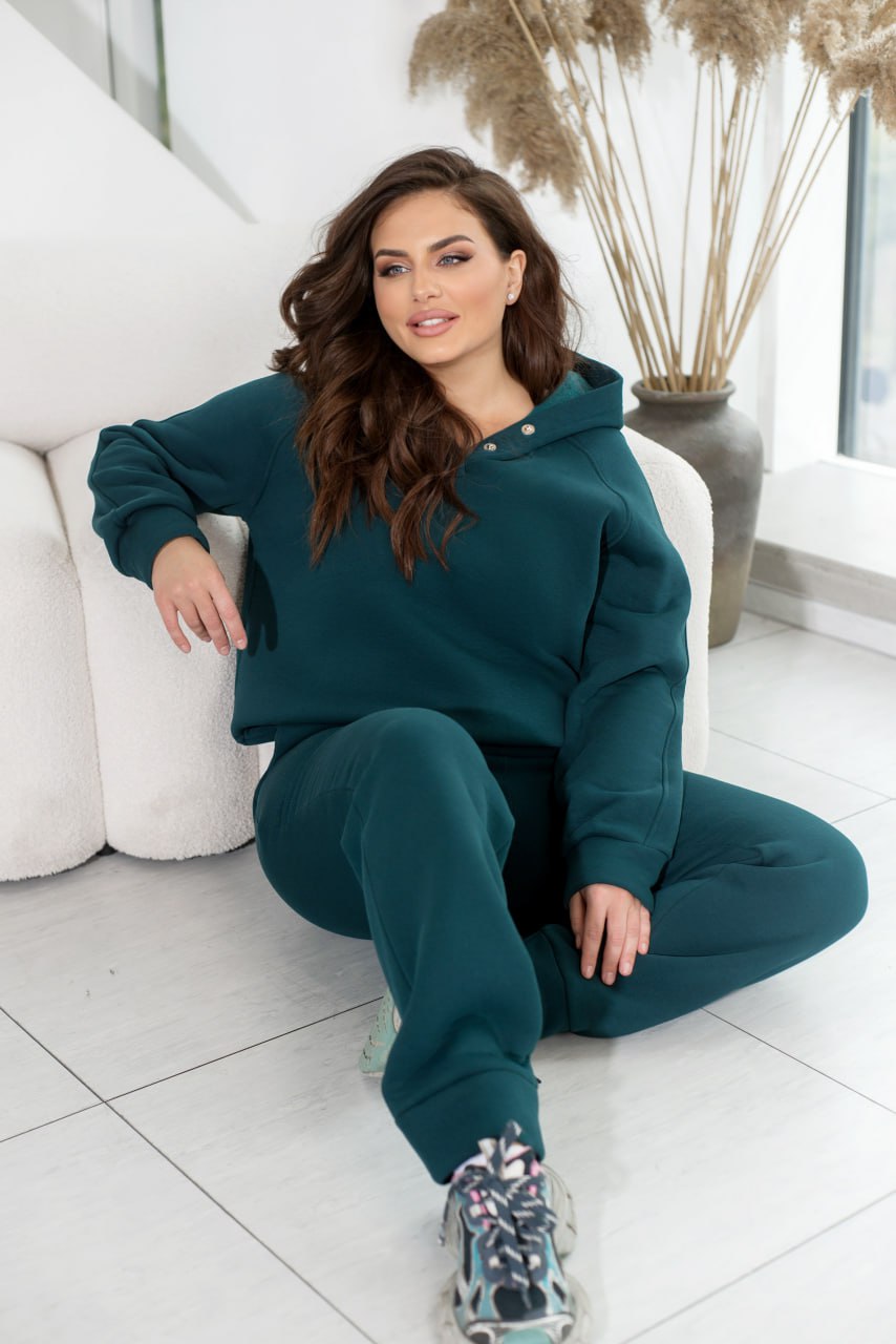 Garnitury casualowe proste, trzynitkowe, polarowe, z kapturem, duże rozmiary 