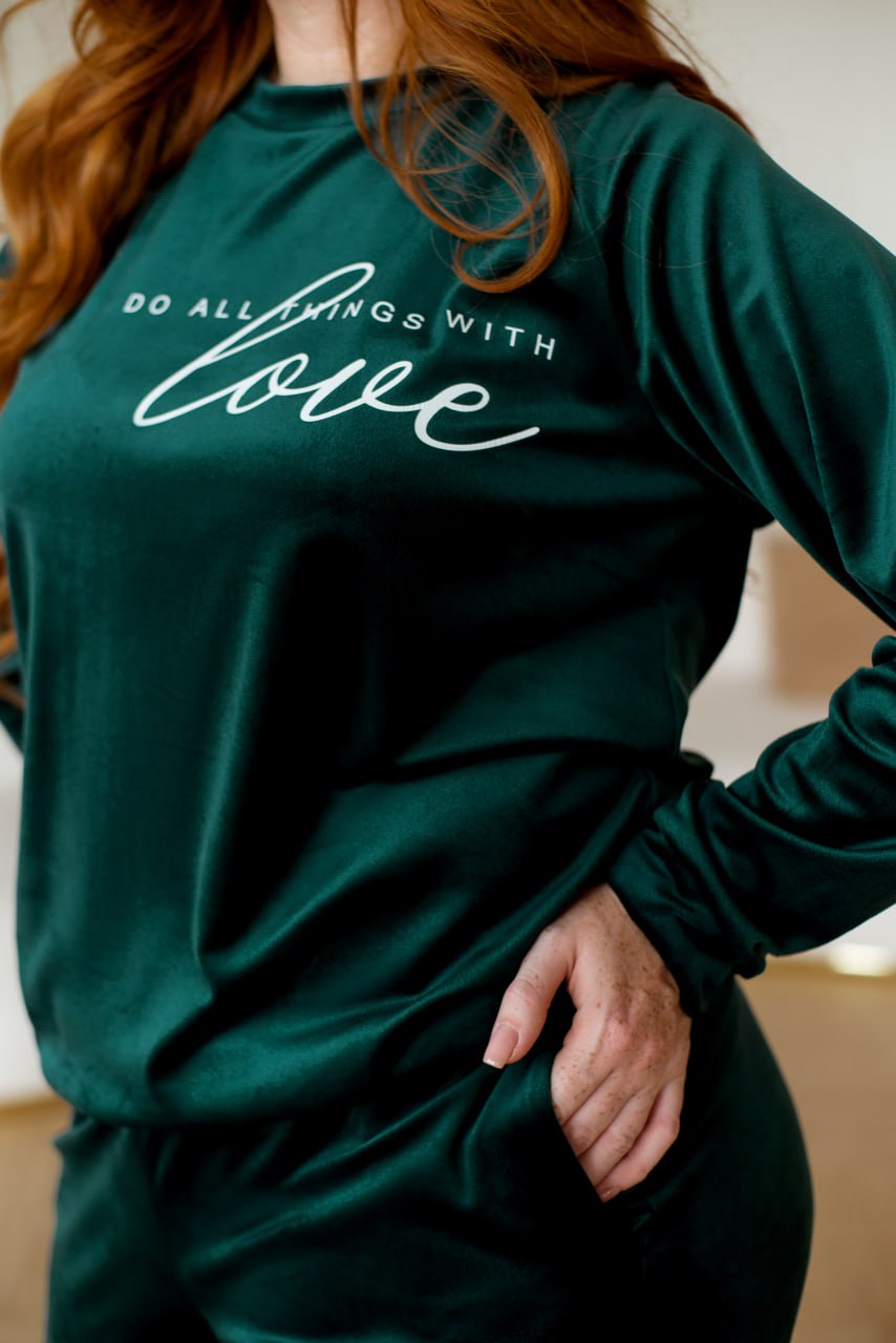 Комплект домашнього одягу: светр вільного крою з велюрового трикотажу та спортивні штани, великі розміри