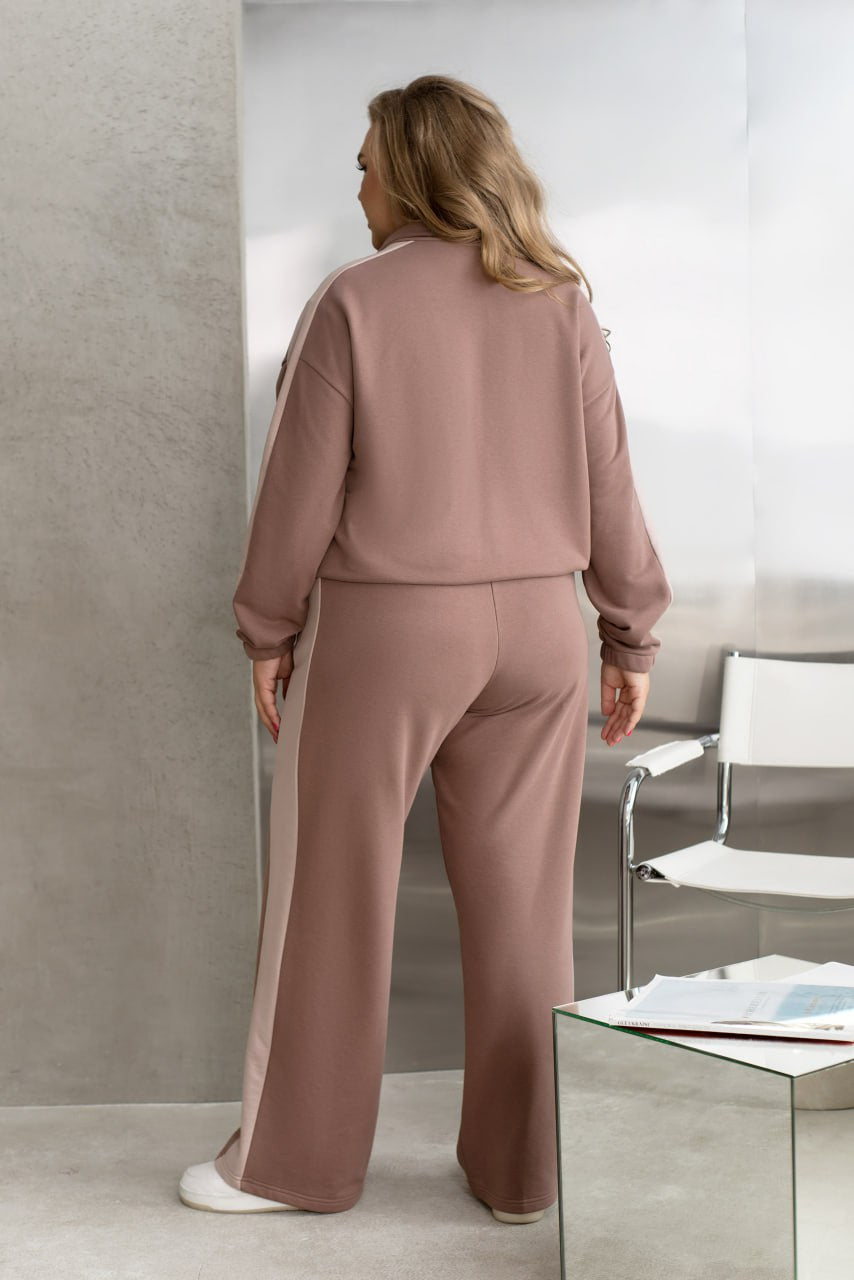 Костюм вільного крою зі светром на блискавці та повсякденними штанами