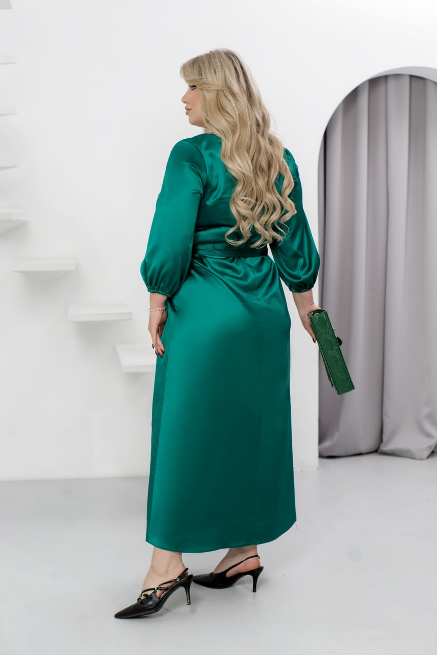 Jedwabna sukienka maxi z dekoltem w serek, rękawami trzy czwarte, kopertowym krojem i dużym rozmiarem