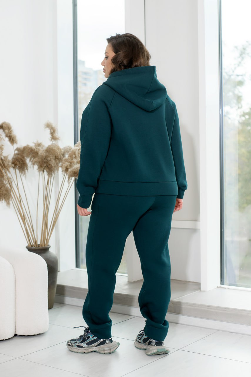 Garnitury casualowe proste, trzynitkowe, polarowe, z kapturem, duże rozmiary 